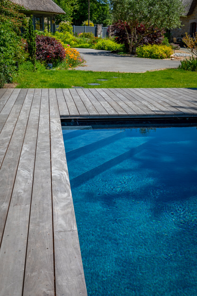 ESCALIER PISCINE