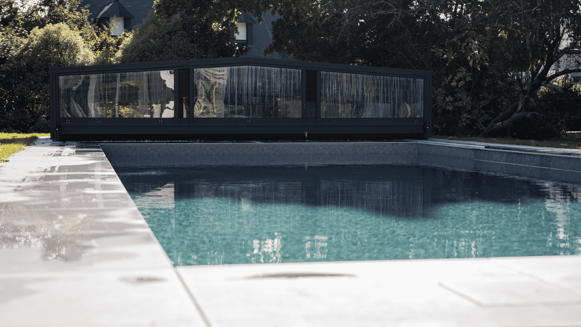 PISCINE AVEC SON ABRIS 