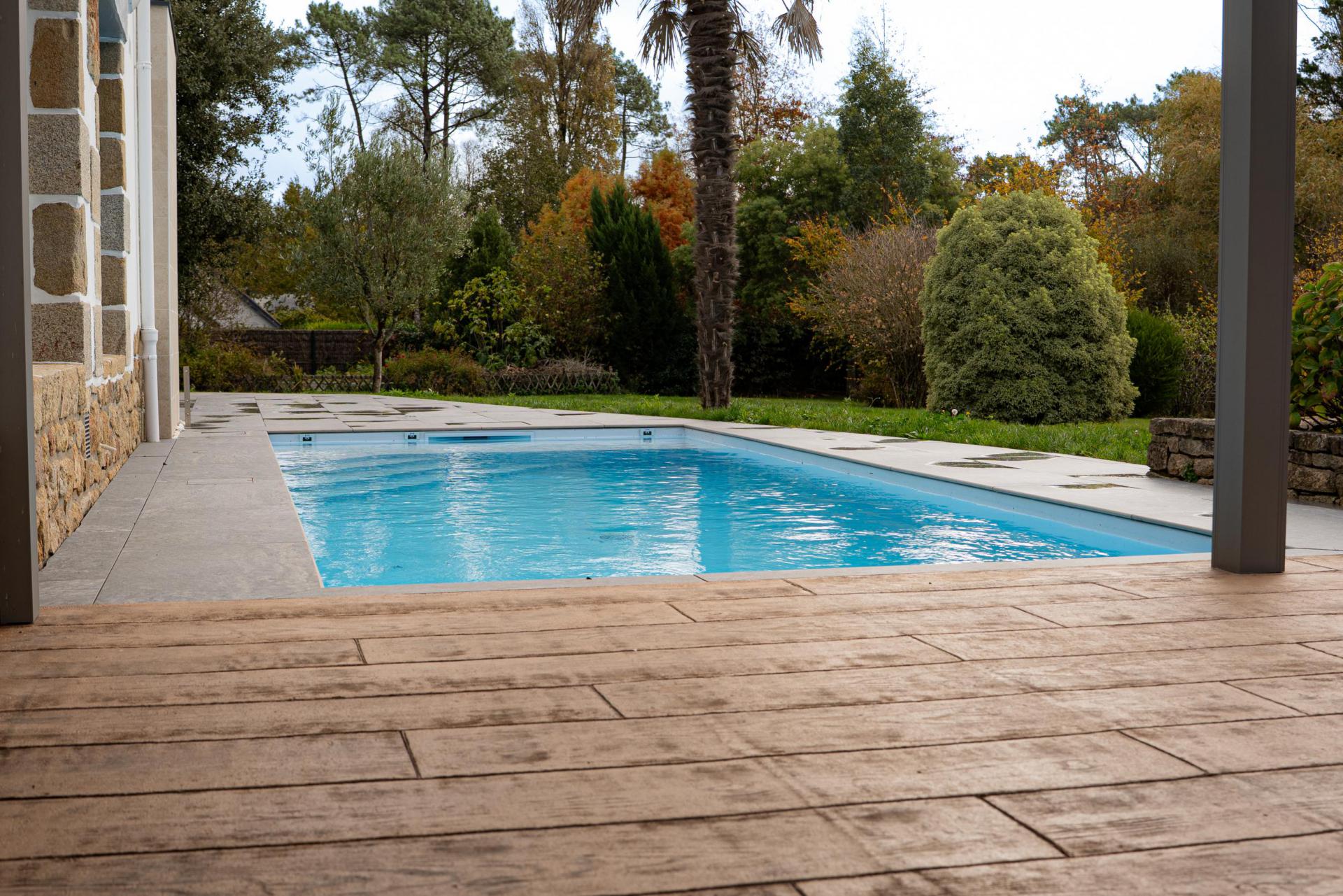 PISCINE AVEC JARDIN