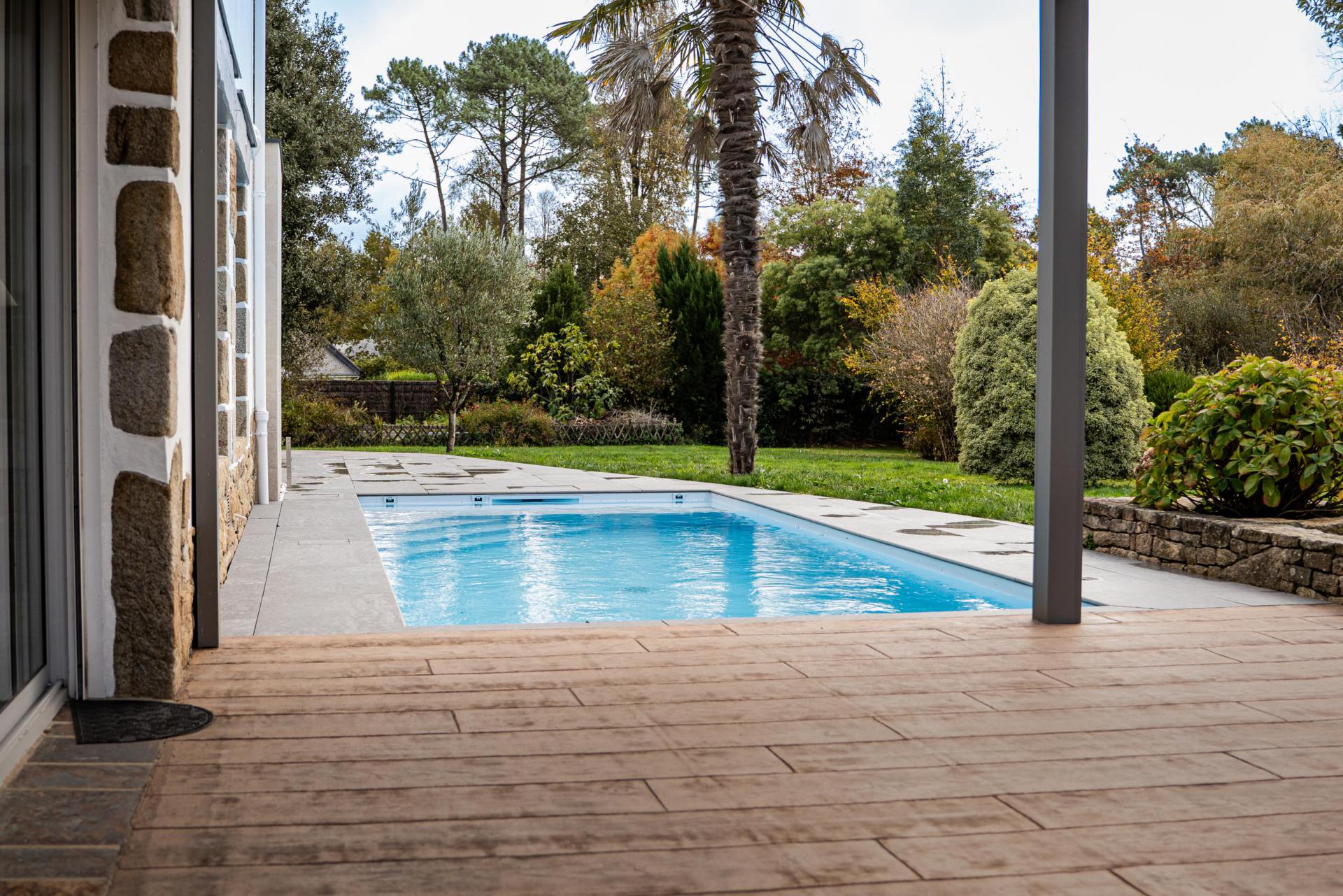 PISCINE AVEC JARDIN